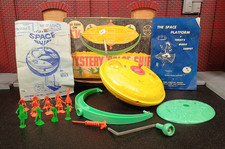1960s Marx Toys Mystery Space Ship Flying Saucer w/ figures Box Near Complete