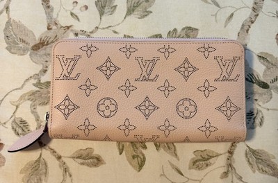Louis Vuitton. Women s Zippy Wallet.
