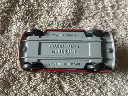 Corgi 327 MGB GT Car - Red - Picture 8 of 12