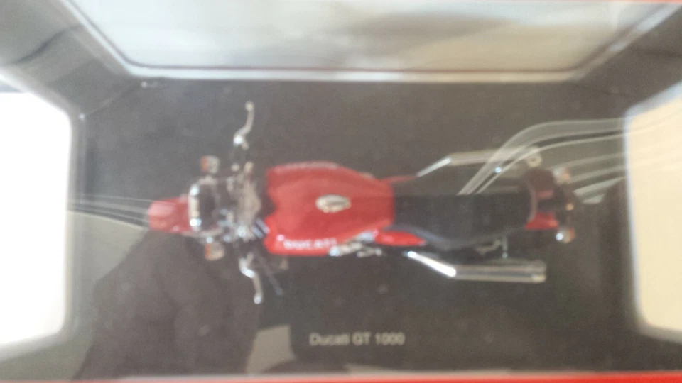 Ducati GT1000    autoart 1/12 - Image 2 of 4