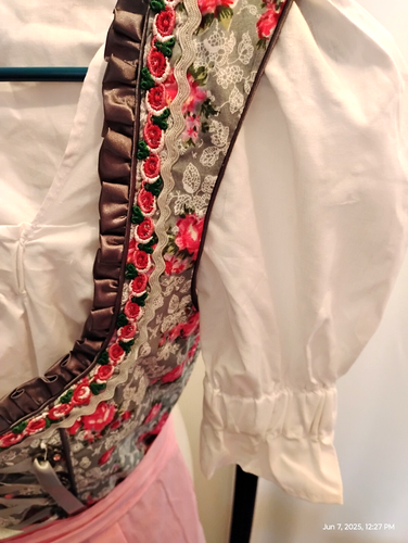 sz 4, Germany,Trachten,Oktoberfest,Dirndl Dress,3-pc,Roses,Gray,Pinks.Alte Liebe - Picture 5 of 16