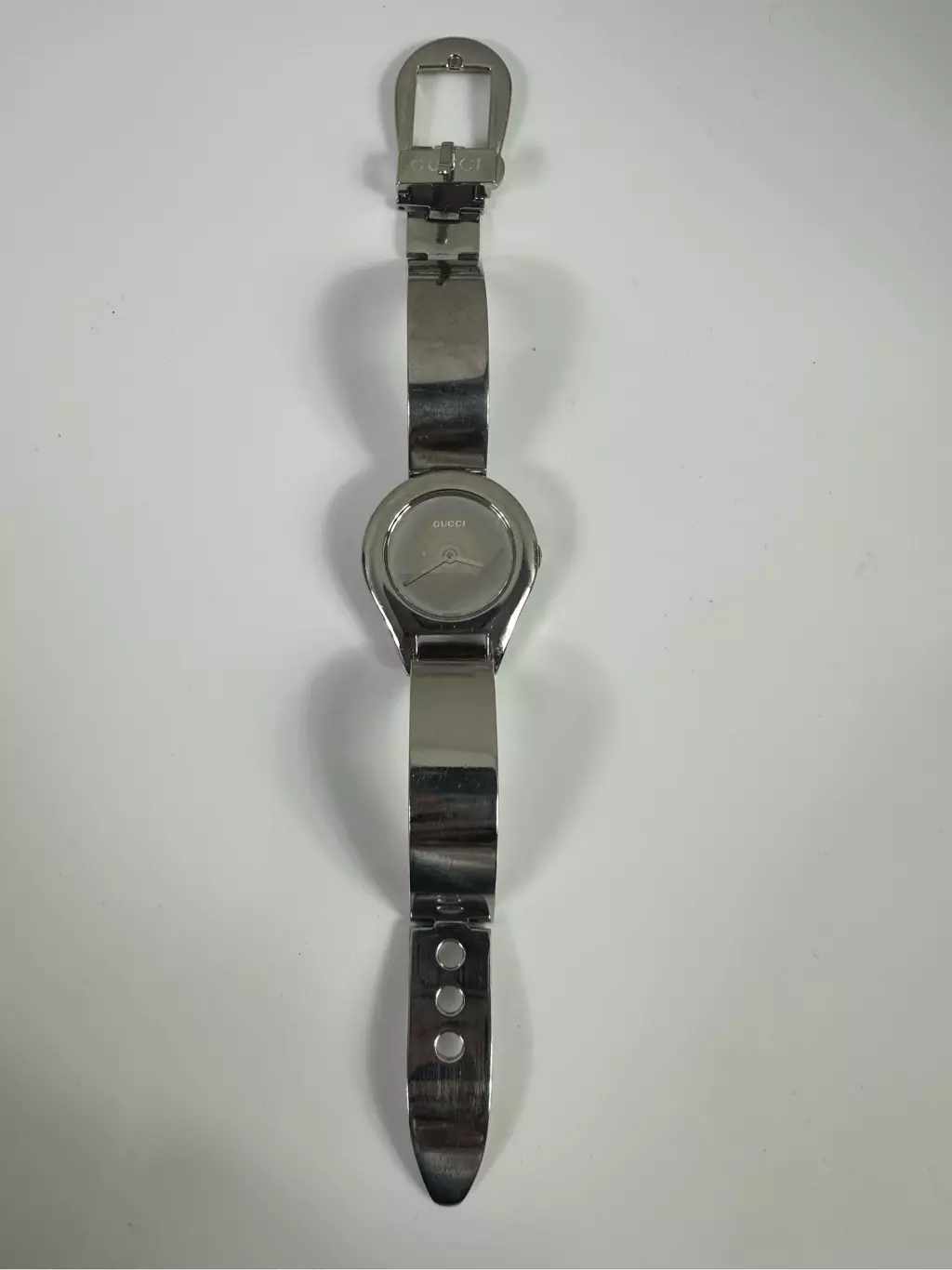 Montre femme Gucci 6700L en acier inoxydable