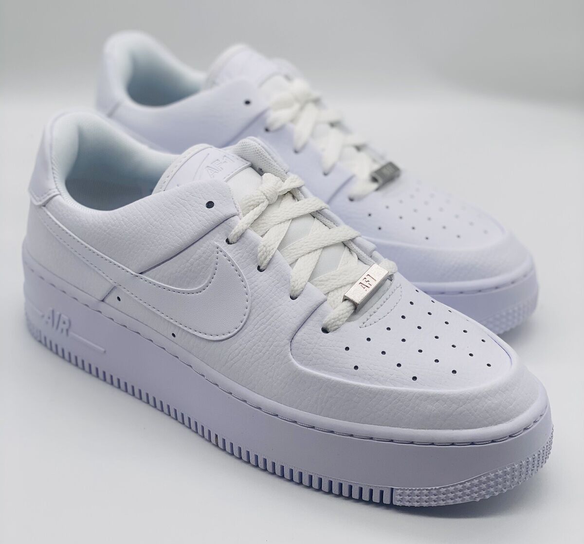 NEW Nike Air Force 1 Sage Low Triple White AR5339-100 NEW Nike Air Force 1 Sage Low Triple White AR5339-100
