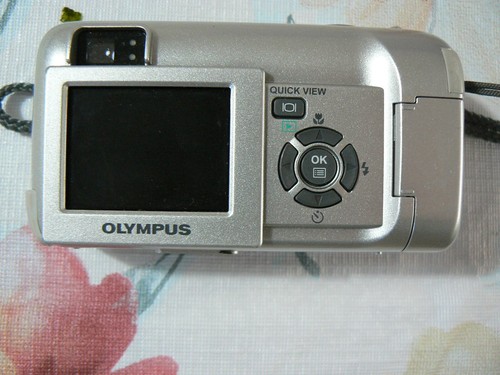 Cámara digital Olympus CAMEDIA D-560 zoom 3,2 MP - plateada - caja, CD, cables, tarjetas - Imagen 6 de 12