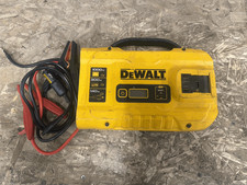 DEWALT 3-Way 1000-Watt Power Inverter Compatible