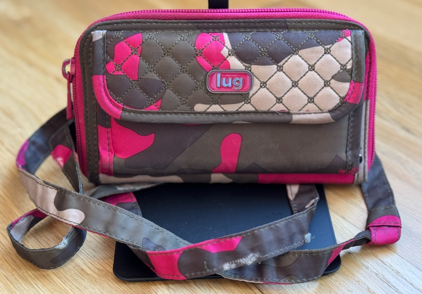 LUG Infinity Collection Kickflip Convertible Cros… - image 2