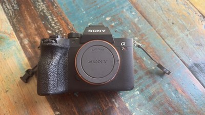 Sony A7R IV 35mm Full-Frame Camera with 61.0MP - Black (Body Only)