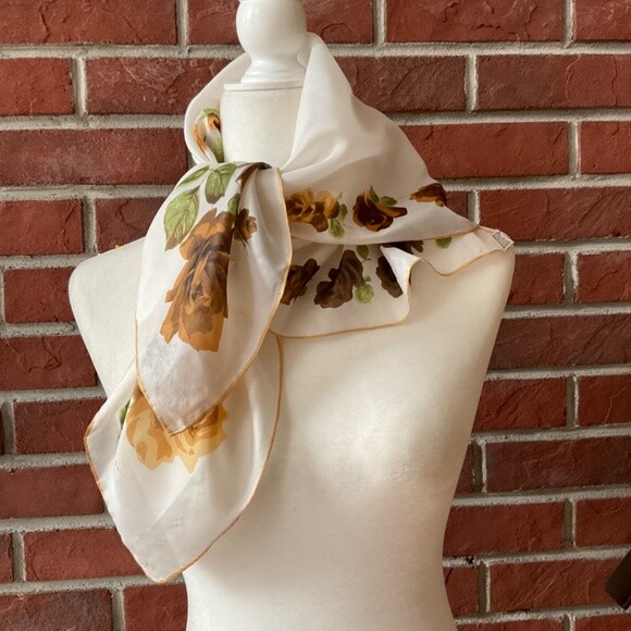 小物 SS09 used flower scarf Floral Scarf - Navy – Hadley Wren Wholesale