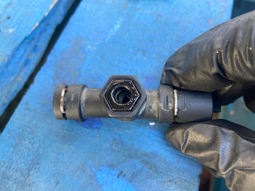 AUDI TT 8N VW 6 speed MANUAL GEARBOX CLUTCH T PIECE BLEEDER CONNECTOR 1J0721468C - Picture 3 of 3