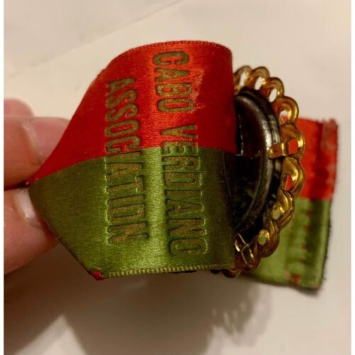 Spilla Nastro Società Sacro Nome Religioso Vintage Celluloide Gesù Cabo Verdiano Assoc - Foto 4 di 7