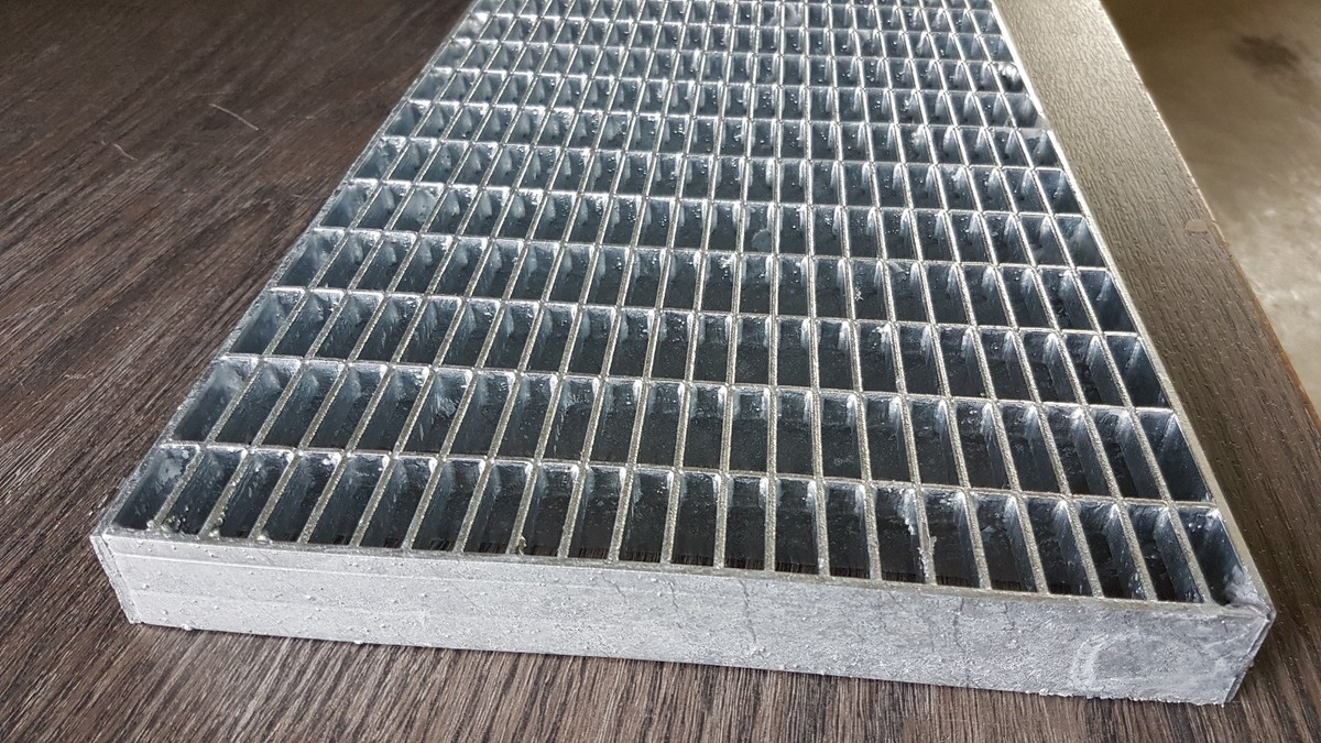 Industrie Gitterrost 135x1000 Mm MW 30/10, Tragstab 45/2 Mm – Befahrbarer Rinnenrost Aus Deutschland
