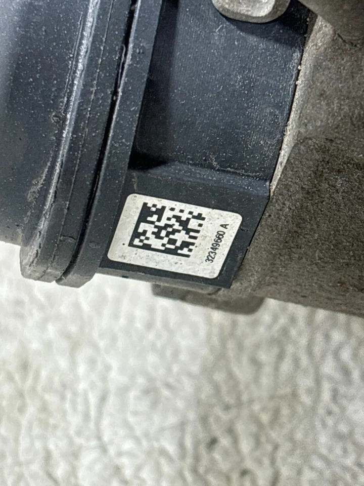 Pinça de freio lateral direita do passageiro 2011-16 BMW 5 Series 528 Xi fabricante de equipamento original 323649660 - Imagem 4 de 4