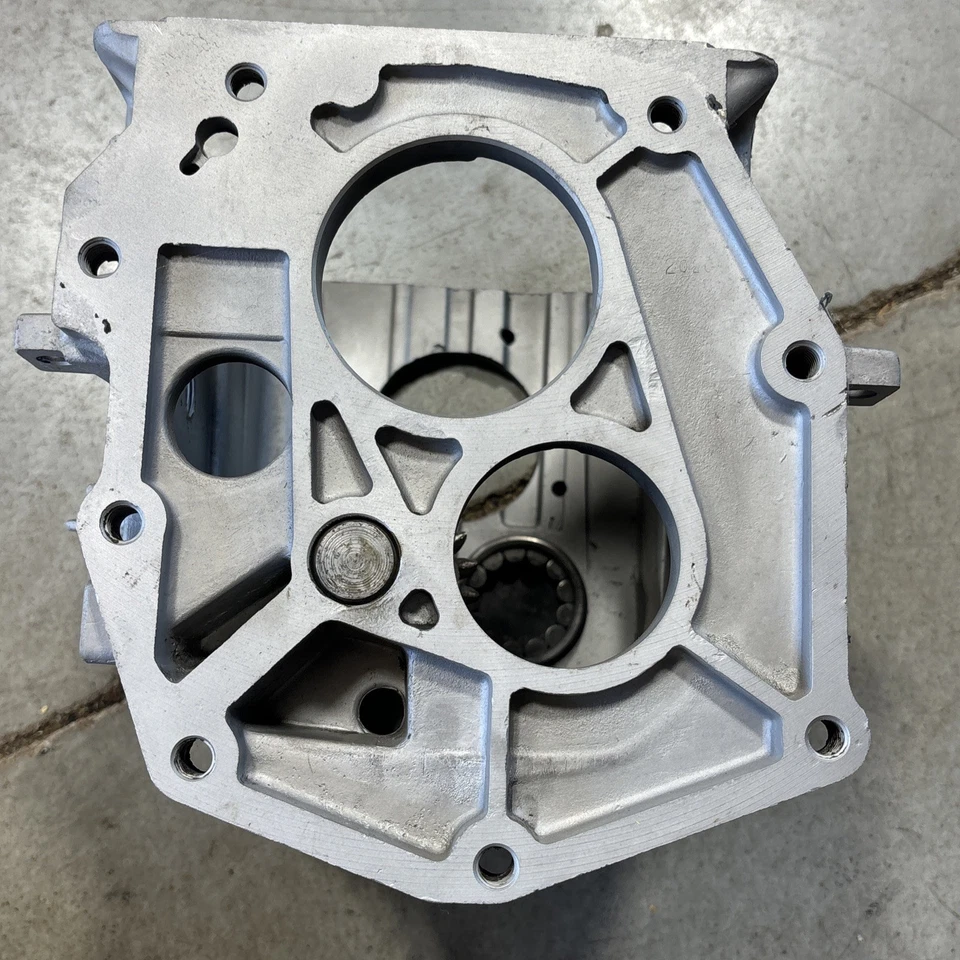 T5 Borg Warner Tremec Main Case 13-52-065-904 OEM Mustang Camaro S10 Clean Used - Image 4 of 4