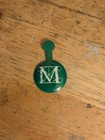 Vintage MET Metropolitan Museum of Art Admission Button GREEN Metal Clip Pin — photo 1