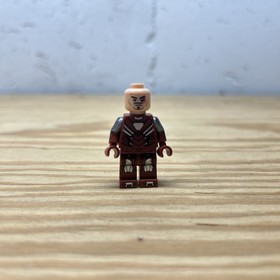 Lego Marvel Super Heroes 5002946 Iron Man Silver Centurion