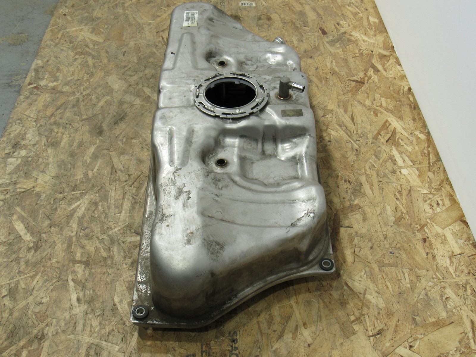 14-20 BMW I8 2015 Gas Gasoline Fuel Tank Reservoir :M