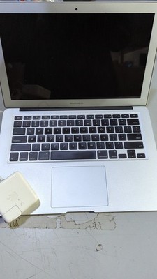 Apple Macbook Air 13.3'' LCD intel i5 8GB RAM 256GB SSD