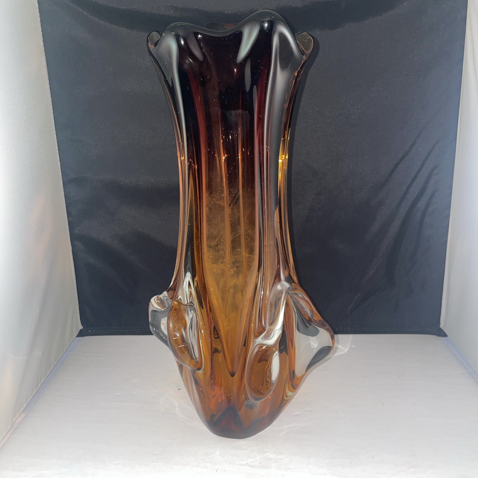 LOVELY VTG MCM ART GLASS RIBBED TRI-CORNER  13” VASE AMBER Brown Murano?