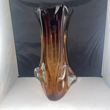 LOVELY VTG MCM ART GLASS RIBBED TRI-CORNER  13” VASE AMBER Brown Murano?