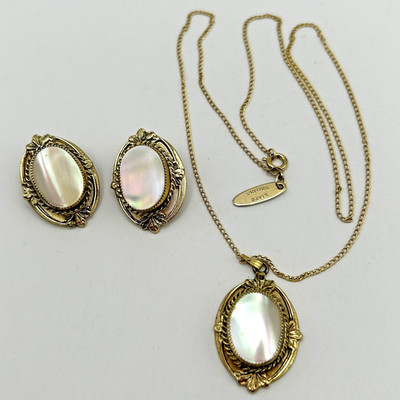 Vintage Whiting & Davis Mother of Pearl Pendant Necklace Matching Clip on Set