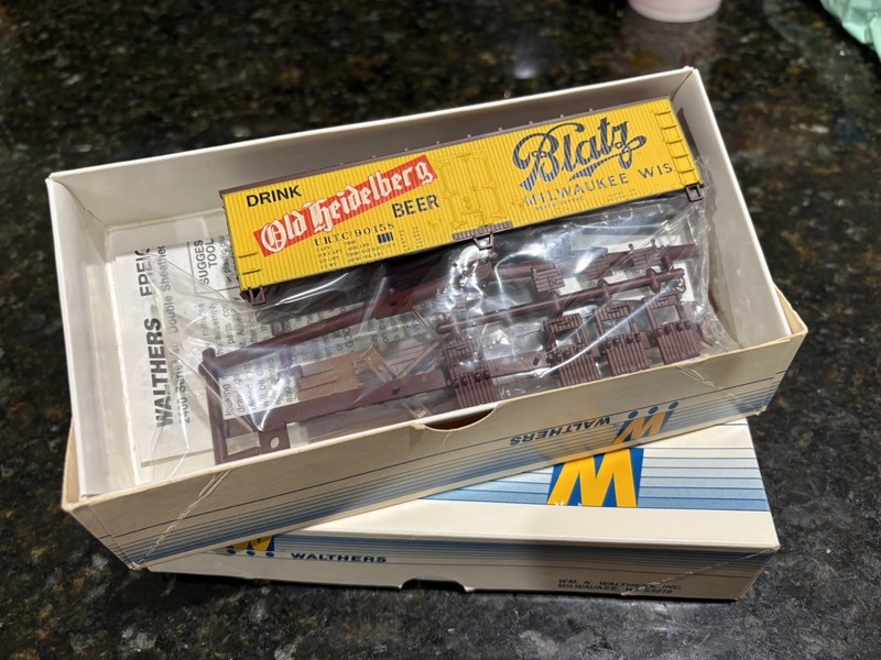 Ho Walthers 40’ Beer Reefer Cars - Old Heidel Beer - 2 pack  Unbuilt kits