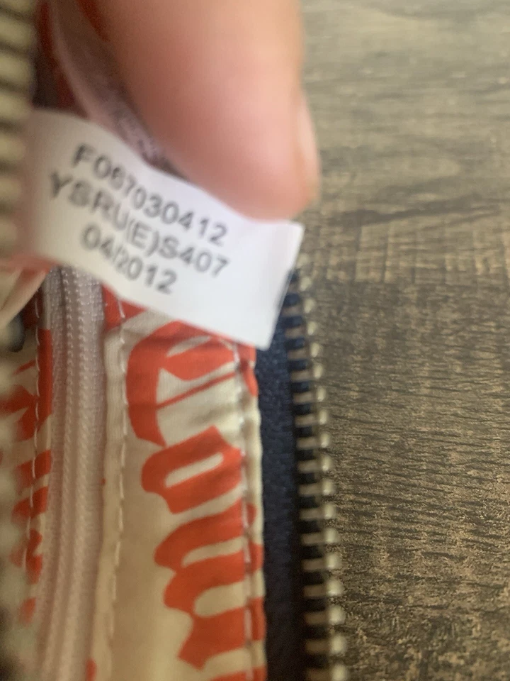 Muñequera bolsa terciopelo púrpura estrás Y2K Juicy Couture Foto 4 de 4