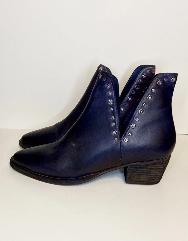 Free People 双 V 踝铆钉黑色皮革短靴 38.5/8.5 码 — 第 3/4 张图片