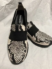 Women’s Size 8 M Shoe By Baretraps Snake Skin Pattern