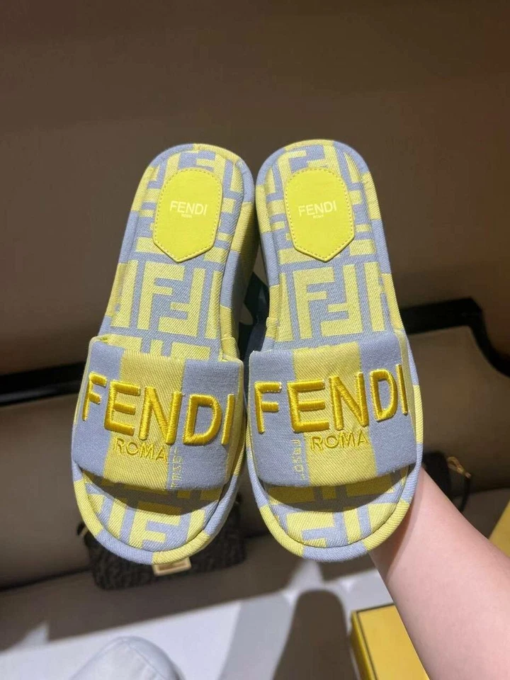 Chanclas Fendi Roma. Hecho de mezcla de algodón amarillo. UK 5.5, US 7.5, AU 7.5, EU 38 Foto 2 de 4