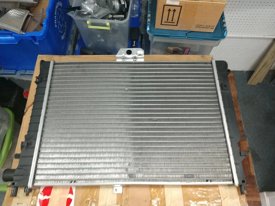 Nuevo radiador delantero OE Saab 9000 2.0 7550098 compatible con 1986 a 1990 Foto 2 de 4