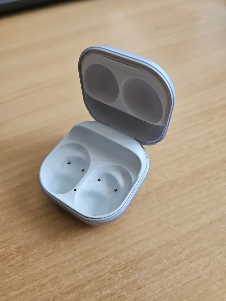 Genuine Samsung Galaxy Buds Pro SM-R190 Charging Case Silver - Image 3 of 4