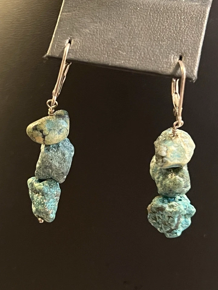 Pendiente Chucky turquesa con cables franceses de ley Foto 4 de 4