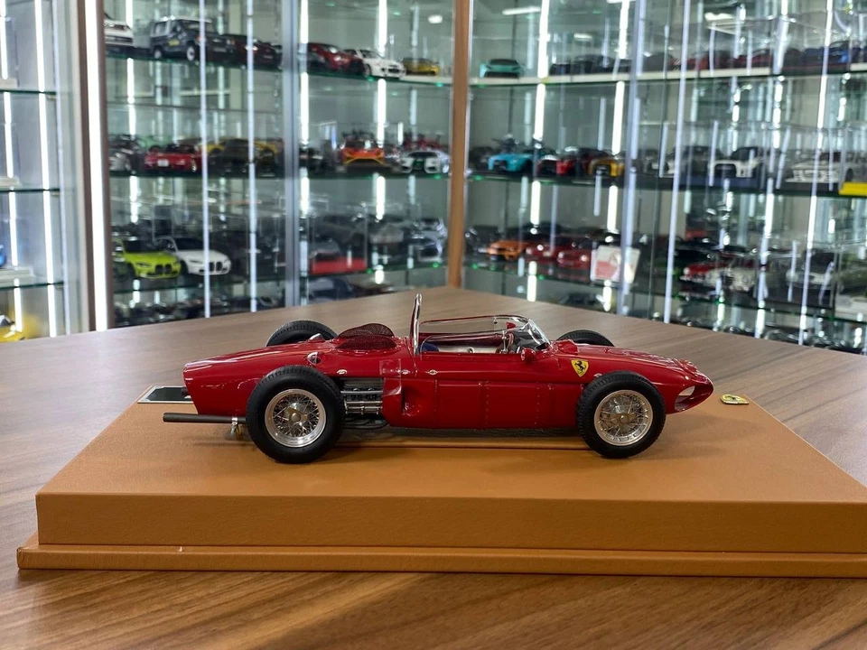 CMC Models Ferrari Dino 156 F1 (Sharknose), 1961 Red Limited Edition - 1/18Resin - Image 3 of 4