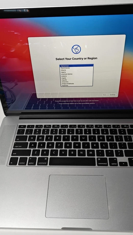 MacBook Pro 15.4" Core i7 2.2GHz 16GB 1TB SSD A1398 - Image 2 of 4