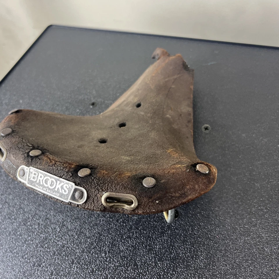 Sillín de cuero Brooks vintage - insignia, rieles cromados - para piezas o restauración Foto 3 de 4