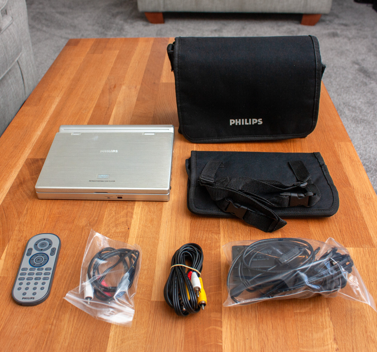 PHILIPS PET810 8" Portable DVD Player Silver FAULTY disk not spinning