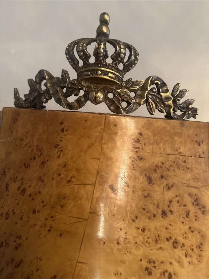 Antiguo gabinete de China sección vitrina detalle de latón antiguo usado en excelente estado solo para recoger consola Foto 2 de 4