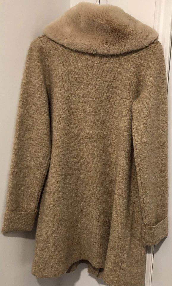 Suéter largo de piel sintética tostada Ellen Tracy talla L usado en muy buen estado Foto 2 de 4