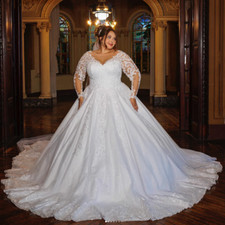 Luxury Plus Size Court Train Wedding Dresses V Neck Long Sleeves Bridal Gowns