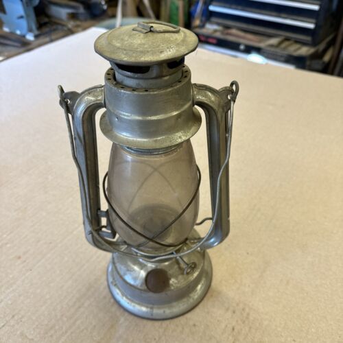 Vintage Unbranded 12” Barn Lamp Lantern ~ Complete And Working
