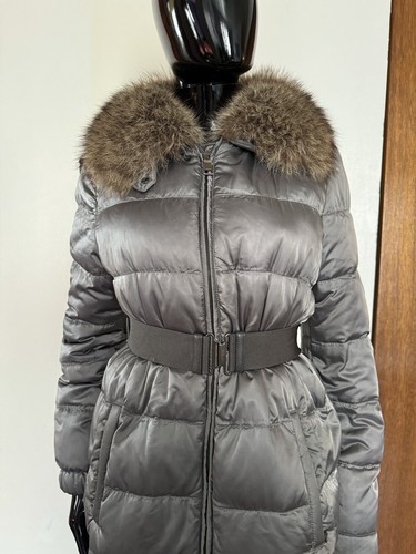 Parka acolchada gris Prada con cinturón cuello mapache talla 44 IT - Imagen 8 de 21