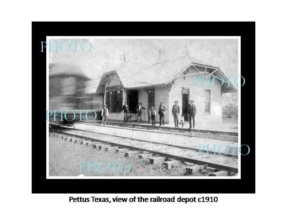 OLD POSTCARD SIZE PHOTO OF PETTUS TEXAS VIEW OF THE RAILROAD DEPOT