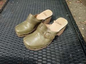 clarks clogs uk