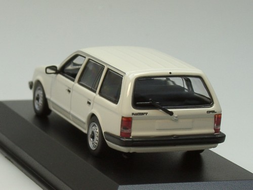 Maxichamps Opel Kadett D Caravan, 1979, weiß - 940 044110 - 1:43 - Picture 4 of 5