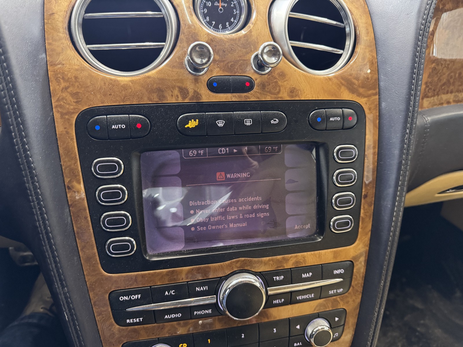 03-08 BENTLEY CONTINENTAL RADIO STEREO COMMAND HEAD UNIT NAVIGATION ID 3W0035008