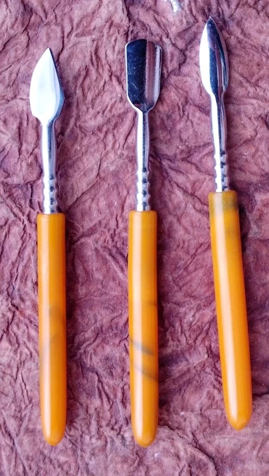 Juego de 4 herramientas de manicura vintage de uñas de baquelita ámbar caja original de colección Foto 3 de 4