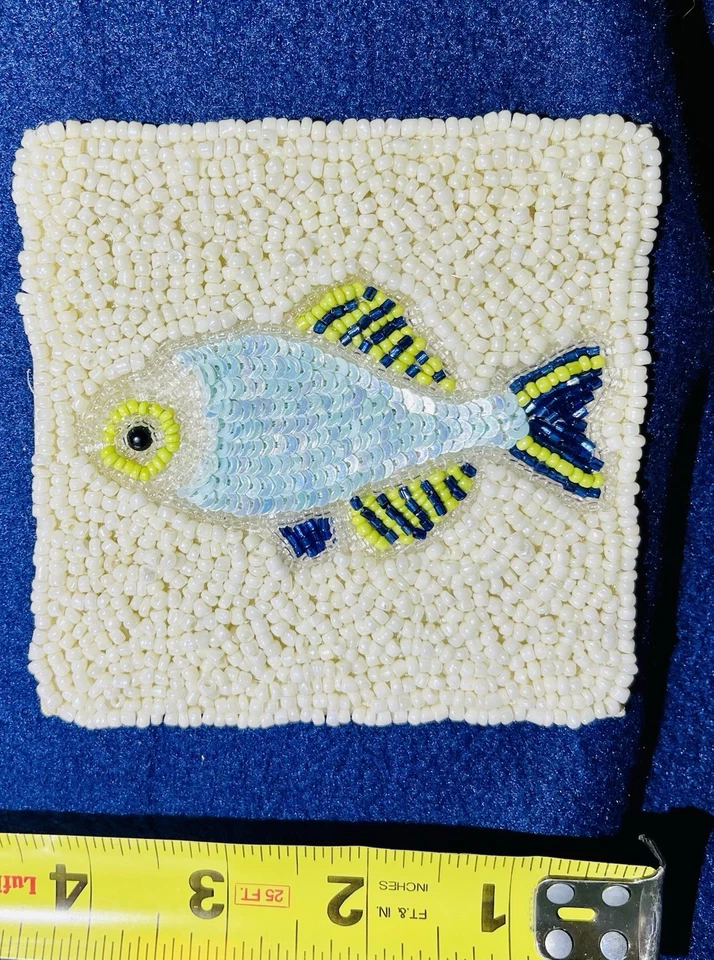 Hermoso juego de cuatro posavasos con cuentas hechos a mano Foto 3 de 3