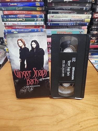Ginger Snaps Back: The Beginning (VHS, 2004) Horror Emily Perkins - Foto 1 di 9