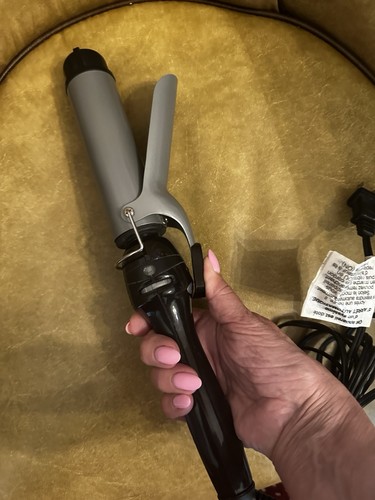 Revlon Large Barrel Black and Silver Hair Styling Wand, 1.5" - Picture 2 of 2
