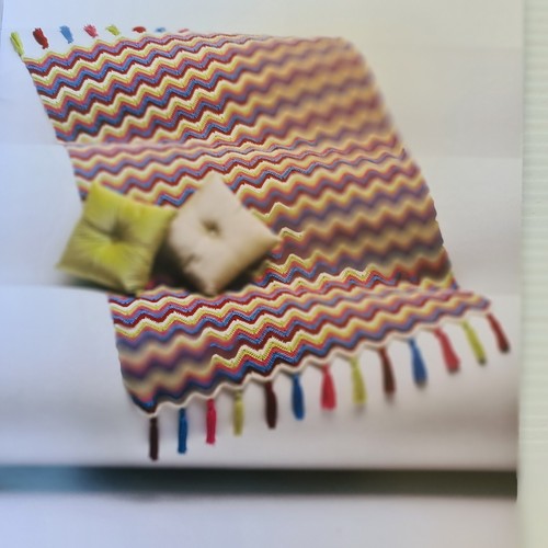 2 x Carnival Very Easy Crochet Throws & Cushions & Australian Crochet Booklets - Picture 6 of 24
